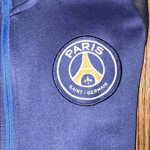 EUC Paris Saint-Germain warm up fan jacket - Picture 2 of 9